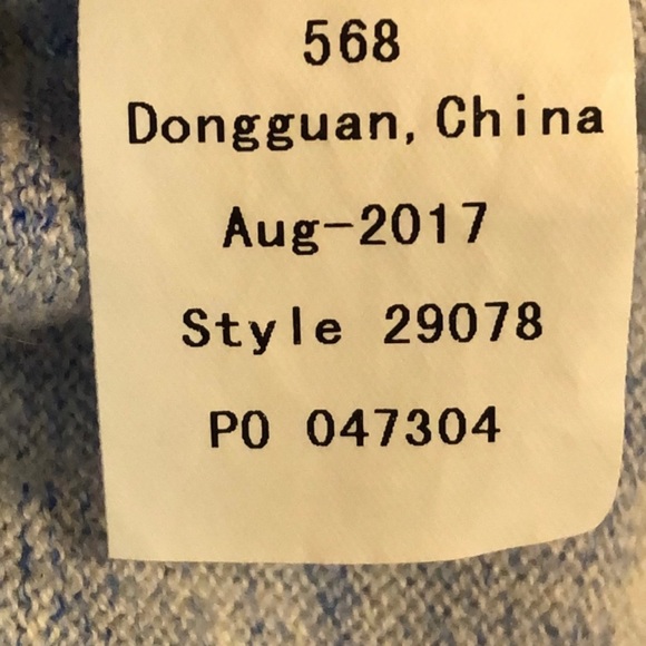 Lilly Pulitzer • Lyon Lapis Cold-Shoulder Sweater - XL - Picture 11 of 12